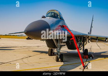 Belgrad, Serbien - 2. September 2012: Russisches Flugzeug der serbischen Luftwaffe Mig-29. Dieses Mehrzweck-Kampfflugzeug wurde im Juli eingeführt Stockfoto