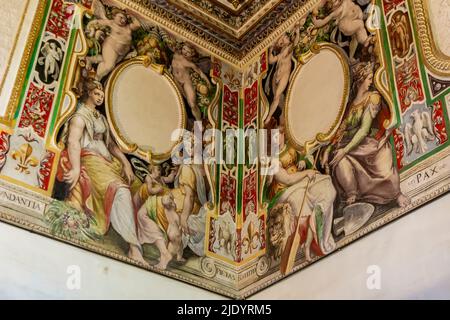 TIVOLI, ITALIEN - 23. SEPTEMBER 2018: Villa d'Este interior in Tivoli, Italien. Diese Villa aus dem 16. Jahrhundert in Tivoli gehört zum UNESCO-Weltkulturerbe Stockfoto