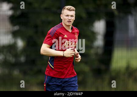 AMSTERDAM - Perr Schuurs von Ajax während der ersten Trainingseinheit von Ajax Amsterdam am 24. Juni 2022 im Sportkomplex De Toekomst in Amsterdam, Niederlande. ANP MAURICE VAN STEEN Stockfoto