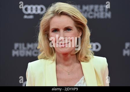 Maria FURTWAENGLER (Schauspielerin), Einzelbild, Einzelbild ausschneiden, Porträt, Porträt, Hochformat. Roter Teppich, Roter Teppich, Eröffnung 39. Filmfest München am 06/23/2022.Gasteig HP8. Stockfoto