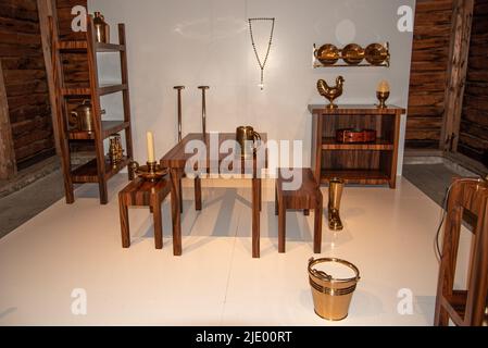 Enkhuizen, Niederlande. Juni 2022. Modernes Interieur des Bauernhauses im Zuiderzee Museum in Enkhuizen. Hochwertige Fotos Stockfoto
