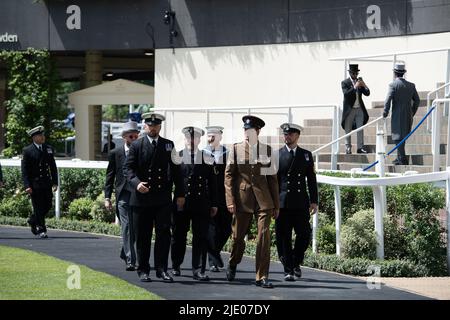 Ascot, Bergen, Großbritannien. 17.. Juni 2022. Heute war es der Tag der Streitkräfte in Royal Ascot. Quelle: Maureen McLean/Alamy Stockfoto