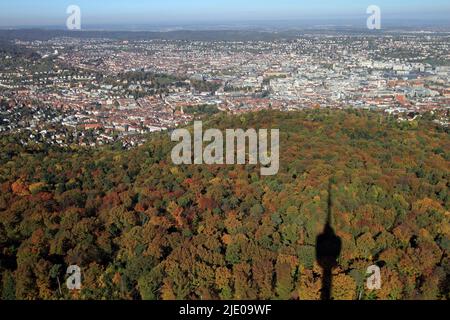 Blick im Herbst vom Stuttgarter Fernsehturm in Richtung Innenstadt, Heslach, Stuttgart West, Landeshauptstadt Stuttgart, Baden-Württemberg, Deutschland Stockfoto