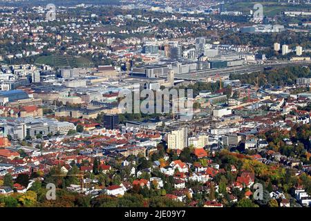 Blick im Herbst vom Stuttgarter Fernsehturm auf die Innenstadt mit Hauptbahnhof, Baustelle Stuttgart 21, Neues Schloss, Schloss Stockfoto