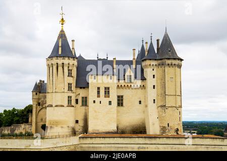 Chateau De Saumur. Erbaut 10. Jahrhundert, befindet sich in der französischen Stadt Saumur, im Département Maine-et-Loire. Stockfoto