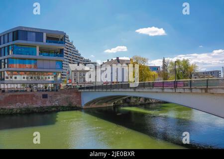 Herdbrücke, Straßenbrücke, Spannbetonbrücke, Blick auf Neu-Ulm, Brückenhaus, Ulm, Baden-Württemberg, Deutschland Stockfoto