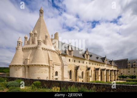 Gebäude mit römischer Küche. Die königliche Abtei unserer Lieben Frau von Fontevraud war ein Kloster im Dorf Fontevraud-l'Abbaye, in der Nähe von Chinon, Frankreich. Stockfoto