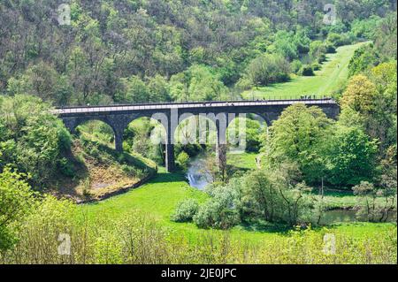 Das Grabstein-Viadukt im Peak District von England Stockfoto