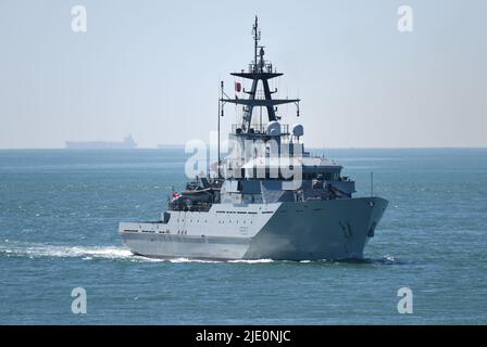 22/06/2022 Portsmouth UK HMS Mersey ist ein River-Class Off-Shore Patrouillenschiff der Royal Navy. Die 79,5m Schiffszölle betreffen den Fischereischutz, Patr Stockfoto