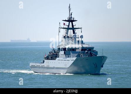 22/06/2022 Portsmouth UK HMS Mersey ist ein River-Class Off-Shore Patrouillenschiff der Royal Navy. Die 79,5m Schiffszölle betreffen den Fischereischutz, Patr Stockfoto