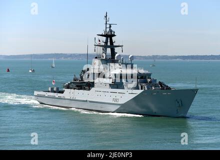 22/06/2022 Portsmouth UK HMS Mersey ist ein River-Class Off-Shore Patrouillenschiff der Royal Navy. Die 79,5m Schiffszölle betreffen den Fischereischutz, Patr Stockfoto