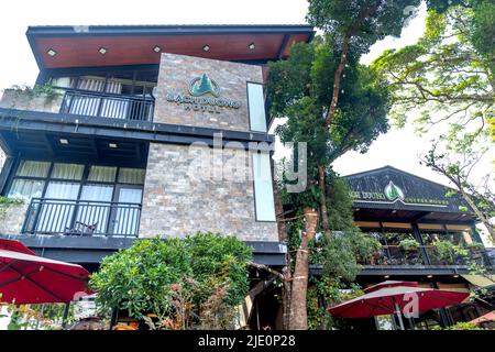 Mang Den Tourist Area, Kon TUM Province, Vietnam - 18. Juni 2022: Bach Duong Hotel in Mang Den Tourist Area, Kon TUM Province, Vietnam Stockfoto