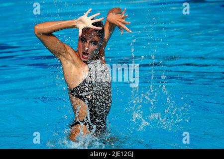 Budapest, Ungarn, 22.. Juni 2022. Evangelia Platanioti aus Griechenland tritt am sechsten Tag der Budapester FINA-Weltmeisterschaft 2022 im Alfred Hajos National Aquatics Complex in Budapest, Ungarn, beim Frauen-Solo-Freifinale an. 22. Juni 2022. Kredit: Nikola Krstic/Alamy Stockfoto