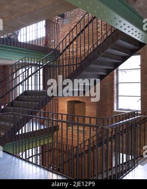 Treppe. 16 Chart Street Engineers Office, London, Großbritannien. Architekt: Ian Chalk Architects , 2022. Stockfoto