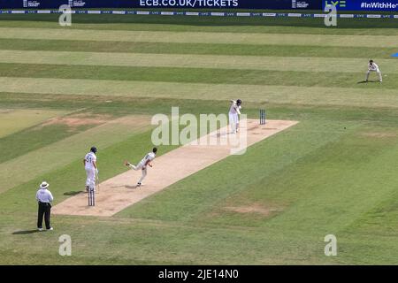 Leeds, Großbritannien. 24.. Juni 2022. Ben Stokes aus England trifft vier (4) Credit: News Images /Alamy Live News Stockfoto