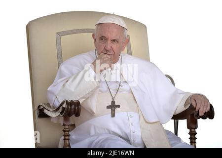 Vatikanstadt, Vatikanstadt. 22.. Juni 2022. Papst Franziskus bei einer wöchentlichen Generalaudienz auf dem Petersplatz am 22. Juni 2022 Quelle: dpa/Alamy Live News Stockfoto