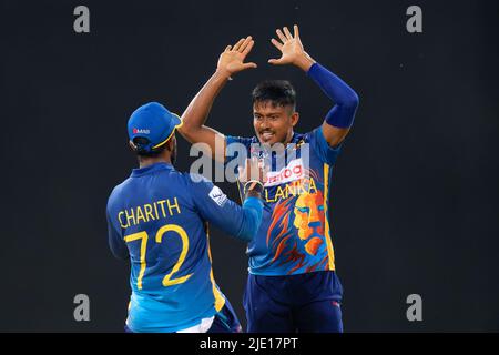 Colombo, Sri Lanka. 24.. Juni 2022. - Während des ODI Cricket-Spiels 5. zwischen Sri Lanka und Australien im R. Premadasa International Cricket Stadium in Colombo am 24.. Juni 2022. Viraj Kothalwala/Alamy Live News Stockfoto