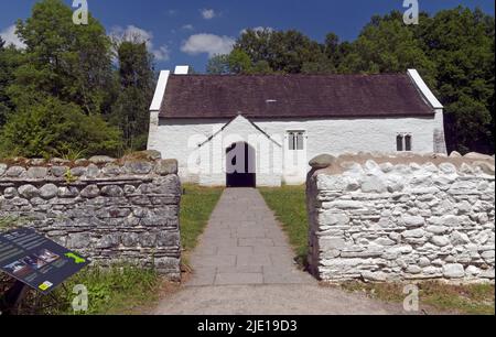 St. Teilo's Kirche, möglicherweise 12. oder 13. Jahrhundert, Saint Fagans Museum, Cardiff Stockfoto