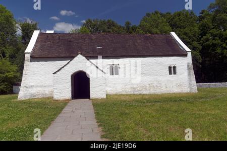 St. Teilo's Kirche, möglicherweise 12. oder 13. Jahrhundert, Saint Fagans Museum, Cardiff Stockfoto