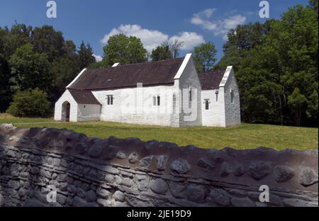 St. Teilo's Kirche, möglicherweise 12. oder 13. Jahrhundert, Saint Fagans Museum, Cardiff Stockfoto