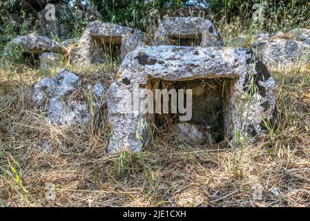 Steinbienenstöcke aus dem 17.. Jahrhundert im Kloster Agios Nikolaos Niras in Lefkada auf den ionischen Inseln Griechenlands Stockfoto