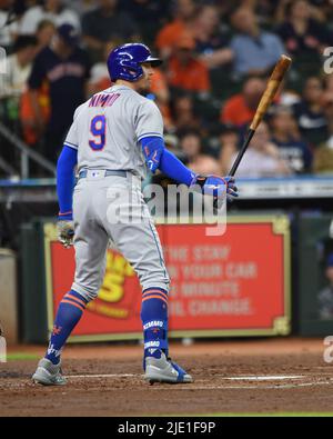 Der New York Mets-Mittelfeldspieler Brandon Nimmo (9) spielt an der Spitze des dritten Innings des MLB-Spiels zwischen den Houston Astros und den New York Mets Stockfoto