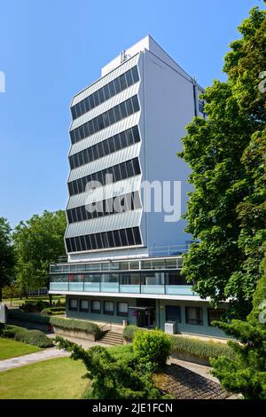 Das Renold-Gebäude, auf dem ehemaligen UMIST Campus, Universität von Manchester, Manchester, England, UK.  Cruickshank & Seward 1962. Stockfoto