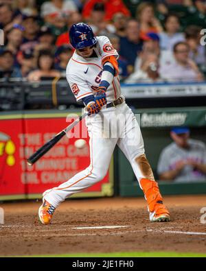 Houston Astros Shortstop Mauricio Duvon (14) trifft eine RBI-Single nach links im unteren Teil des fünften Innings des MLB-Spiels zwischen den Houston AS Stockfoto