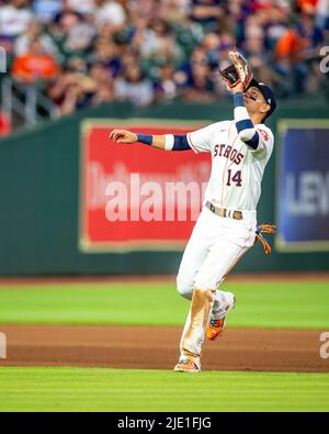 Houston Astros Shortstop Mauricio Duvon (14) Visiere einen Fliegerball in der Spitze des achten Innings des MLB-Spiels zwischen den Houston Astros und dem N Stockfoto