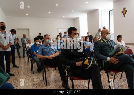 Neapel, Italien. 24.. Juni 2022. Präsentation des Gründungsdokuments des 'Komitees der Befreiung aus dem Gebiet der Camorra West' in der Kirche San Vitale di Fuorigrotta in Neapel. Kredit: Unabhängige Fotoagentur/Alamy Live Nachrichten Stockfoto