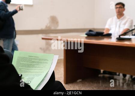 Neapel, Italien. 24.. Juni 2022. Präsentation des Gründungsdokuments des 'Komitees der Befreiung aus dem Gebiet der Camorra West' in der Kirche San Vitale di Fuorigrotta in Neapel. Kredit: Unabhängige Fotoagentur/Alamy Live Nachrichten Stockfoto