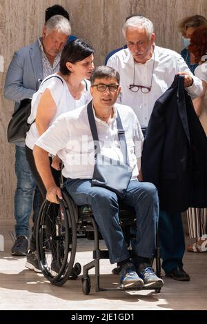 Neapel, Italien. 24.. Juni 2022. Präsentation des Gründungsdokuments des 'Komitees der Befreiung aus dem Gebiet der Camorra West' in der Kirche San Vitale di Fuorigrotta in Neapel. Kredit: Unabhängige Fotoagentur/Alamy Live Nachrichten Stockfoto