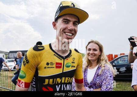 Drenthe, Niederlande. 24.. Juni 2022. EMMEN - der Radsportler Pascal Eenkhoorn gewinnt die Nationalen Radmeisterschaften in Drenthe. ANP BAS CZERWINSKIA Credit: ANP/Alamy Live News Stockfoto