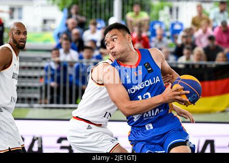 Antwerpen, Belgien. 24.. Juni 2022. Der mongolische Delgernyam Davaasambuu wurde während eines 3x3-Basketballspiels zwischen Deutschland und der Mongolei in der Männer-Qualifikationsphase bei der FIBA 2022-Weltmeisterschaft am Freitag, 24. Juni 2022, in Antwerpen in Aktion gezeigt. Die FIBA 3x3 Basket World Cup 2022 findet vom 21. Bis 26. Juni in Antwerpen statt. BELGA FOTO TOM GOYVAERTS Kredit: Belga Nachrichtenagentur/Alamy Live News Stockfoto