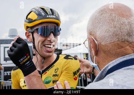 Drenthe, Niederlande. 24.. Juni 2022. EMMEN - der Radsportler Pascal Eenkhoorn gewinnt die Nationalen Radmeisterschaften in Drenthe. ANP BAS CZERWINSKIA Credit: ANP/Alamy Live News Stockfoto