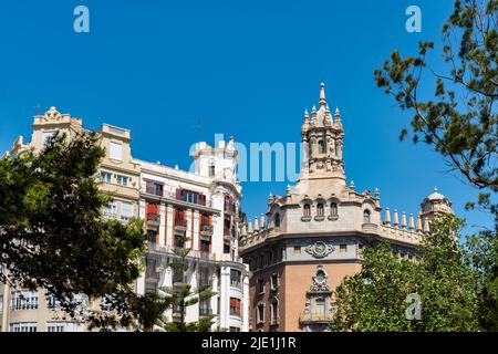 Eines der vielen reich verzierten und schönen Gebäude in Valencia in Spanien Stockfoto