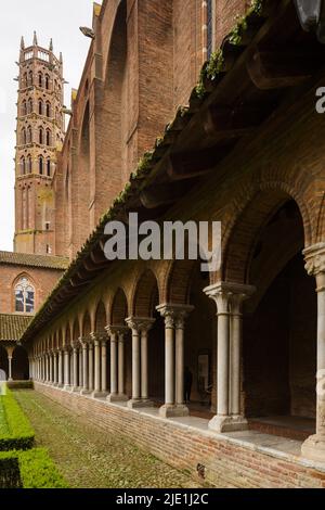 Eglise et Cloitre du Couvent des Jacobins / Kloster und Kirche der Jakobiner, Toulouse, Frankreich, ein mittelalterliches Dominikanerkloster der 1200s-1300s. Stockfoto