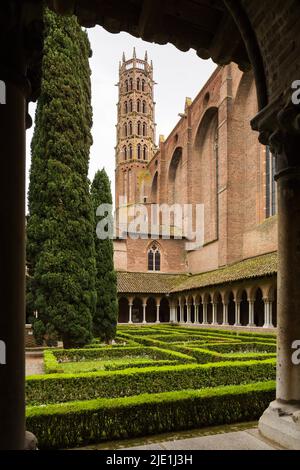 Eglise et Cloitre du Couvent des Jacobins / Kloster und Kirche der Jakobiner, Toulouse, Frankreich, ein mittelalterliches Dominikanerkloster der 1200s-1300s. Stockfoto