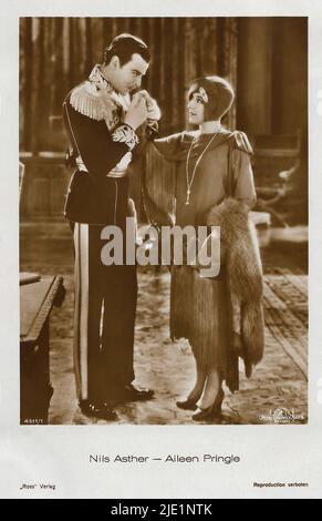 Porträt von Aileen Pringle und Nils Asther in Dream of Love (1928) - Hollywood-Stummfilmschauspielerin Stockfoto