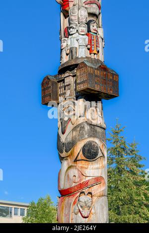 Detail, Kinder an Wohnschulen, Versöhnung Totem Pole, von Haida Meisterschnitzer, Hereditary Chief 7idansuu, James Hart, University of Briti Stockfoto