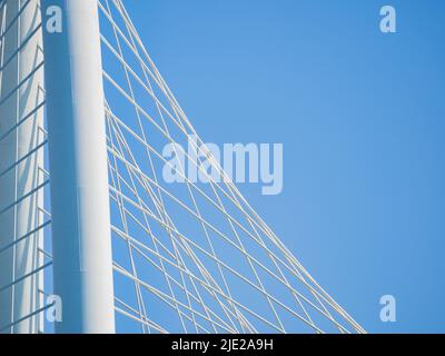 Sonniger Blick auf die Margaret Hunt Hill Bridge in Dallas, Texas Stockfoto