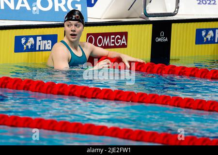 Der Belgier Fleur Vermeiren im Bild nach dem Breastroke Women Semifinale 50m bei den Schwimmweltmeisterschaften in Budapest, Ungarn, Freitag, 24. Juni 2022. Die FINA World Championships 19. finden vom 18. Juni bis 03. Juli 2022 statt. BELGA FOTO NIKOLA KRSTIC Stockfoto