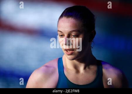 Der Belgier Fleur Vermeiren im Bild nach dem Breastroke Women Semifinale 50m bei den Schwimmweltmeisterschaften in Budapest, Ungarn, Freitag, 24. Juni 2022. Die FINA World Championships 19. finden vom 18. Juni bis 03. Juli 2022 statt. BELGA FOTO NIKOLA KRSTIC Stockfoto