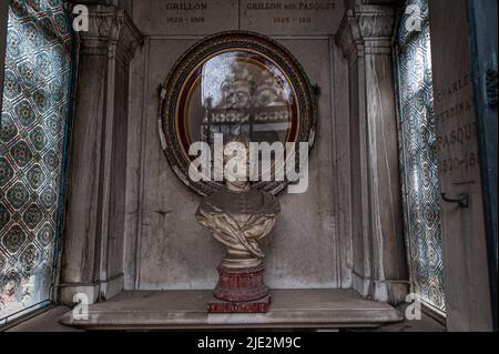 Familiengrab im Friedhof Passy, Paris, Frankreich. 05/2009 Stockfoto