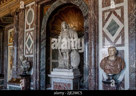 Statuen im Venusraum. Schloss von Versailles. Versailles, Frankreich. 05/2009 Stockfoto