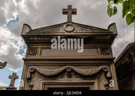 Familiengrab auf dem Friedhof Montparnasse. Paris, Frankreich. 04/2009 Stockfoto