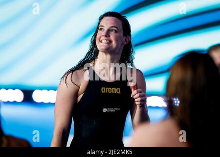 BUDAPEST, UNGARN - 24. JUNI: Tessa Giele aus den Niederlanden, nachdem sie am 24. Juni 2022 in Budapest, Ungarn, in der Duna Arena beim Mixed 4x100 m Freestyle Relay Finale während der FINA World Aquatics Championships Schwimmen teilgenommen hat (Foto von Nikola Krstic/Orange Picics) Credit: Orange Pics BV/Alamy Live News Stockfoto