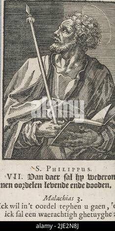 Apostel Philippus, S. Philippus (Titel auf Objekt), Christus, Maria und die zwölf Apostel (Serientitel), der Apostel Philippus, mit als Attribut einen Speer. Unter dem Bild mit der Nummer VII. Auf Niederländisch ist eine Bildunterschrift mit einer Zeile aus dem Credo und einer Textzeile aus Malachi 3 zu sehen. Der Druck ist Teil eines Albums., Druckerei: Christoffel van Sichem (II), (erwähnt auf Objekt), Druckerei: Christoffel van Sichem (III), (erwähnt auf Objekt), nach Druck von: Raphaël Sadeler (I), Amsterdam, ab 1629 - bis 1646, Papier, Buchdruck, Höhe 80 mm × Breite 63 mm, Höhe 114 mm × Stockfoto