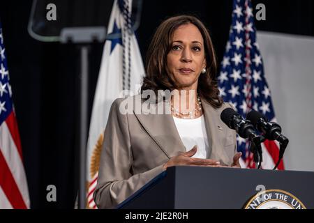 Plainfield, USA. 24.. Juni 2022. Vizepräsidentin Kamala Harris spricht beim C.W. Avery Family YMCA am Freitag, 24. Juni 2022 in Plainfield, IL. (Foto von Christopher Dilts/Sipa USA) Quelle: SIPA USA/Alamy Live News Stockfoto