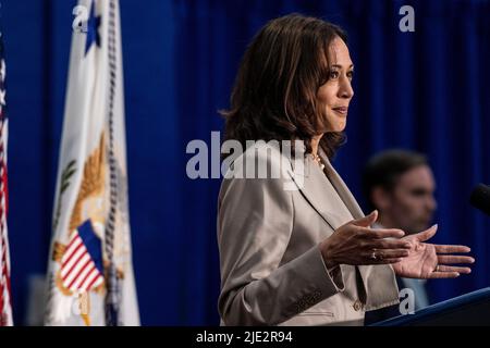 Plainfield, USA. 24.. Juni 2022. Vizepräsidentin Kamala Harris spricht beim C.W. Avery Family YMCA am Freitag, 24. Juni 2022 in Plainfield, IL. (Foto von Christopher Dilts/Sipa USA) Quelle: SIPA USA/Alamy Live News Stockfoto